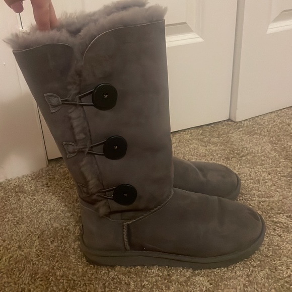 UGG Bailey Button Triplet Winter Boots Size 8 NEVER WORN - Picture 2 of 3